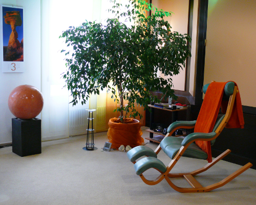 Therapieraum 1 Schaukelstuhl